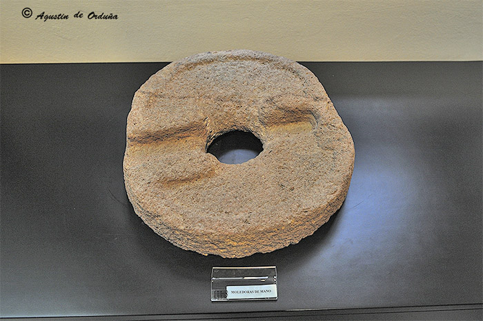 Un niño descubre una potencial piedra de molino de origen romano